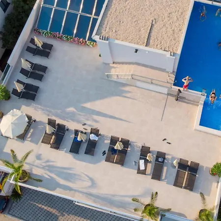 Nova 4* Neum